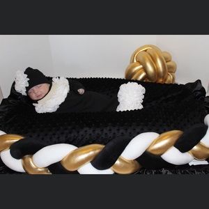 Braided bumper and pillow new baby bed